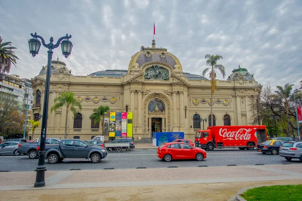 SANTIAGO, CHILE - SEPTEMBER 14, 2018: Art Museum in Santiago, Museo Nacional de Bellas Artes. Santiago, Chile, South America — Stock Photo, Image