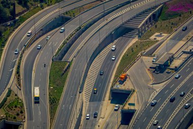 Santiago de Chile bölgesinde Vitacura otoyollardan kavşakta
