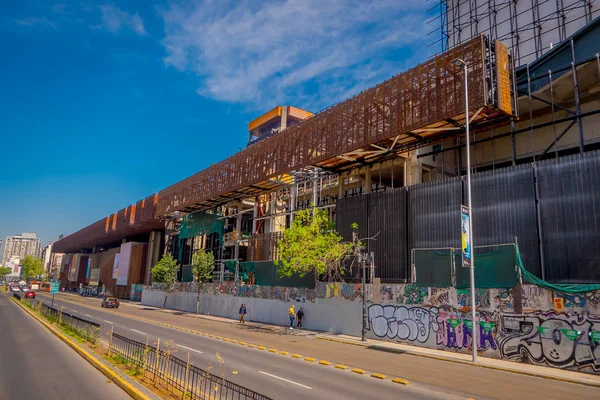 SANTIAGO, CHILE - OCTOBER 16, 2018: Outdoor view of construction of metallic building in honor to Gabriela Mistral in Santiago, Chile, the poet won the Nobel Prize for Literature in 1945 — Stock Photo, Image