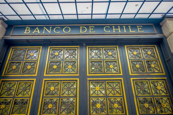 SANTIAGO, CHILE - OCTOBER 16, 2018: Bank of Chile building in Santiago of Chile — Stock Photo, Image