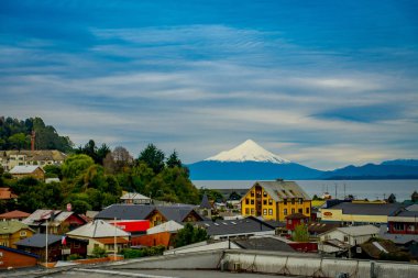 Puerto Varas, Şili, Eylül, 23, 2018: Şehir, Puerto Varas Osorno volcano arka planda ile