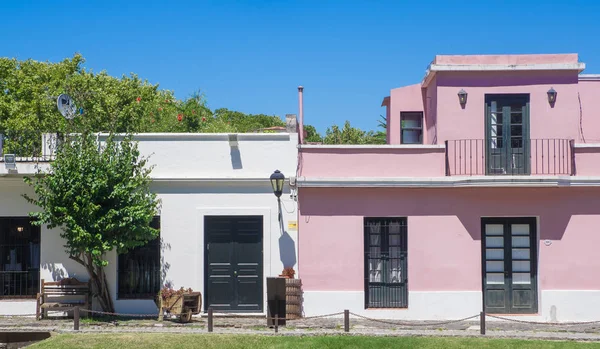 Les rues de Colonia del Sacramento, une ville du sud-ouest de l'Uruguay  . — Photo