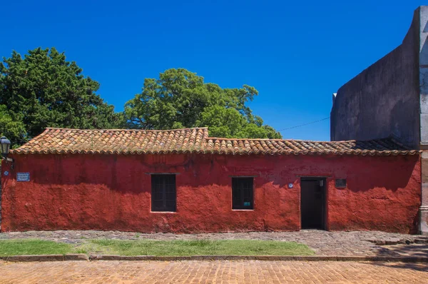 Colonia del Sacramento, Uruguay'ın güneybatısında bir şehir sokakları .