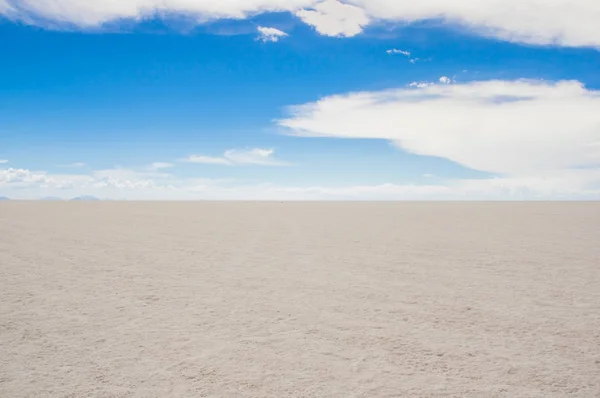 Salar de Uyuni, el área salina más grande del mundo, Altiplano, Bolivia, América del Sur . —  Fotos de Stock