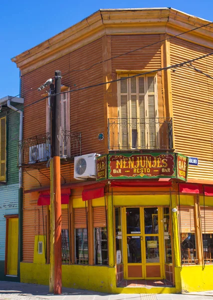 Buenos Aires, Argentinië-30 januari 2018: Caminito is een kleurrijk gebied in de buurten van La Boca in Buenos Aires. Met kleurrijk geschilderde gebouwen. — Stockfoto