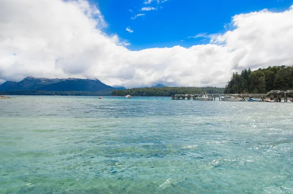 Lake Nahuel Huapi en Villa La Angostura Town, Argentinië — Stockfoto