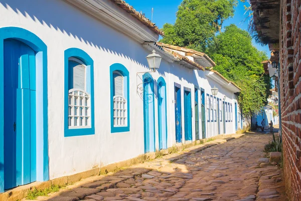 Straat van het historische centrum in Paraty, Rio de Janeiro, Brazilië. Paraty is een Portugese koloniale en Braziliaanse keizerlijke gemeente. — Stockfoto