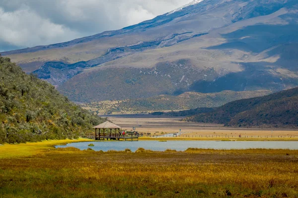 Parque Nacional Cotopaxi, Equador em um dia ensolarado e ventoso — Fotografia de Stock