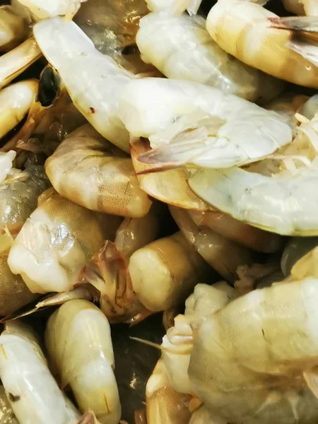 Top view of a close up of uncooked shrimp background. — Stock Photo, Image