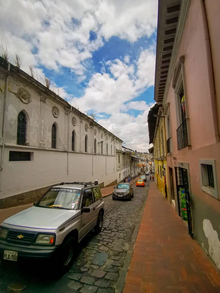 Quito, Ecuador, 2019. szeptember 29.: Kilátás Quito történelmi központjára, Ecuador. Az UNESCO által kihirdetett — Stock Fotó