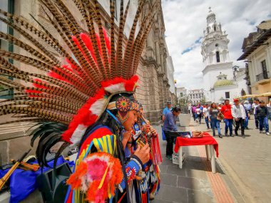 Quito, Ekvador, 29 Eylül 2019: Quito, Ekvador 'un tarihi merkezinde yerel müzik sanatçıları.