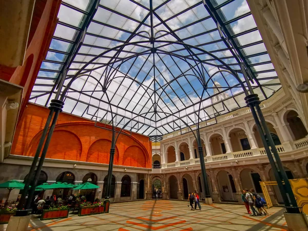 Quito, Ecuador, 29 september 2019: Zicht op het historische centrum van Quito, Ecuador. Verklaard door de Unesco — Stockfoto