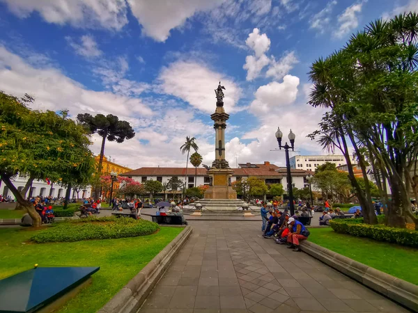 Quito, Ecuador, 29 settembre 2019: Plaza Grande o Plaza de la Independencia è la piazza principale del centro storico di Quito, Ecuador . — Foto Stock