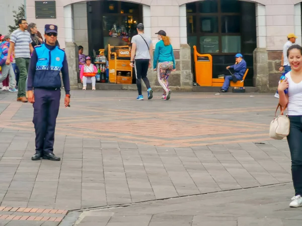 Quito, Ecuador, 29 september 2019: Politie bewaakt het historische centrum van Quito, Ecuador. — Stockfoto