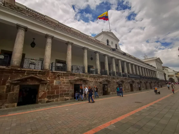Quito, Équateur, 29 septembre 2019 : Plaza Grande ou Plaza de la Independencia est la place principale du centre historique de Quito, en Équateur . — Photo