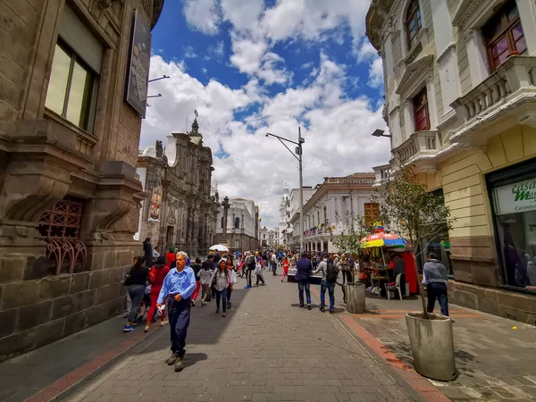 Quito, Ecuador, 29 de septiembre de 2019: Vista del centro histórico de Quito, Ecuador. Proclamado por la Unesco — Foto de Stock