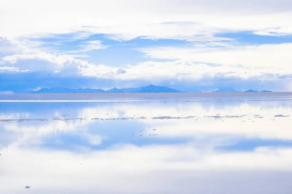 Salar de Uyuni, the worlds largest salt flat area, Altiplano, Bolivia, South America. — Stock Photo, Image