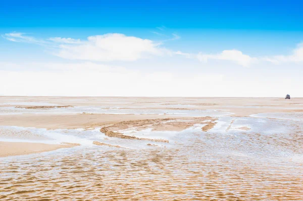 Salar de Uyuni, el área salina más grande del mundo, Altiplano, Bolivia, América del Sur . — Foto de Stock