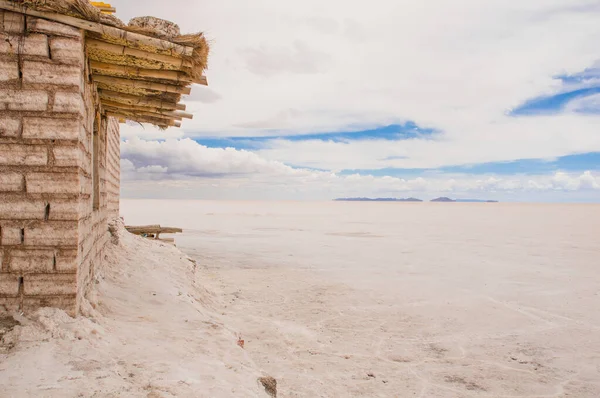 Salar de Uyuni, the world largest salt flat area, Altiplano, Bolivia, South America . — стоковое фото