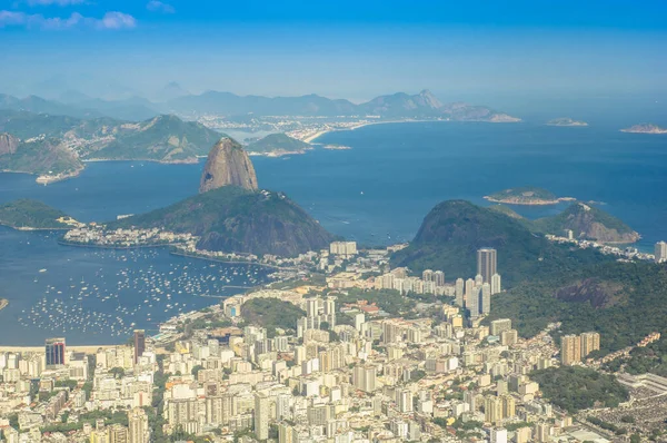 Рио-де-Жанейро, Бразилия при летнем солнечном свете — стоковое фото