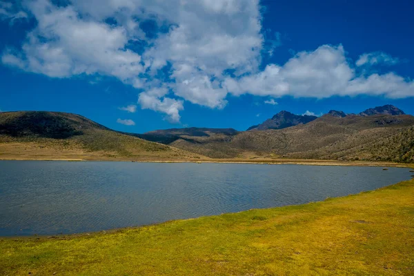 Park Narodowy Cotopaxi, Ekwador w słoneczny i wietrzny dzień z wulkanu Pasochoa — Zdjęcie stockowe