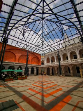 Quito, Ekvador, 29 Eylül 2019: Quito, Ekvador 'un tarihi merkezi. Unesco tarafından ilan edildi.