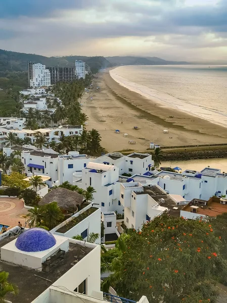 Casa Blanca, Stesso Ecuador bellissimo resort sulla spiaggia, ripresa aerea — Foto Stock