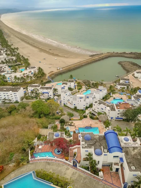 Casa Blanca, Même Équateur belle station balnéaire sur la plage, prise de vue aérienne — Photo
