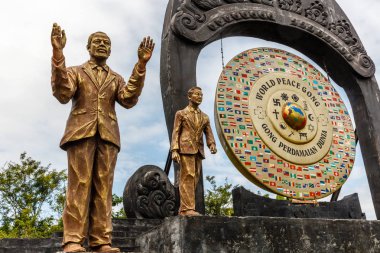 Dünya Barış Çetesi Desa Budayal Kertalangu, Bali, Endonezya. 