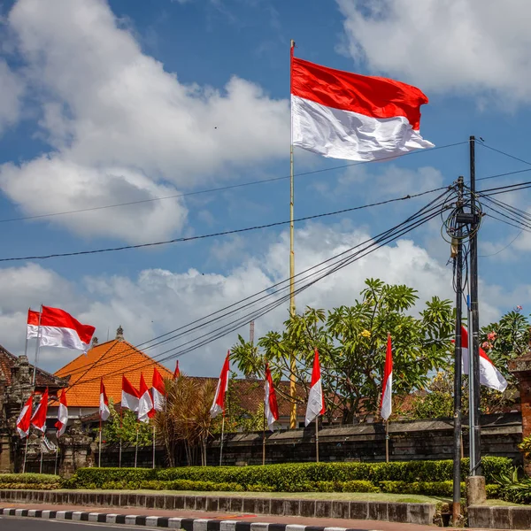 인도네시아 기념일에 발리의 거리에서 플래그입니다 인도네시아 — 스톡 사진