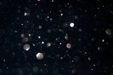 Noellerin soyut ve ışıltılı arka planlı bokeh ışığı .