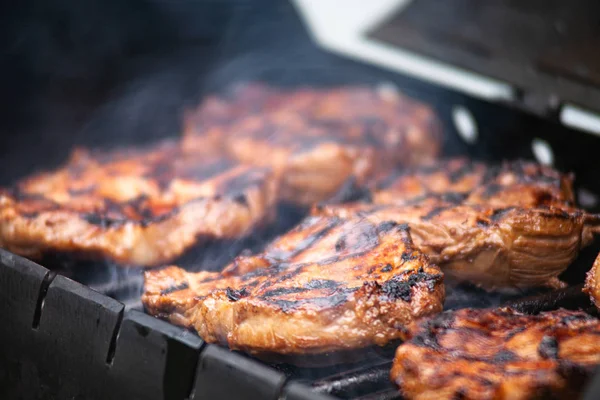 Beef steaks on the grill . Nature photography — Stock Photo, Image