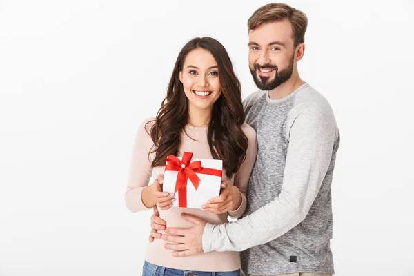 Bild Von Aufgeregten Jungen Liebespaar Isoliert Über Weiße Wand Hintergrund — Stockfoto