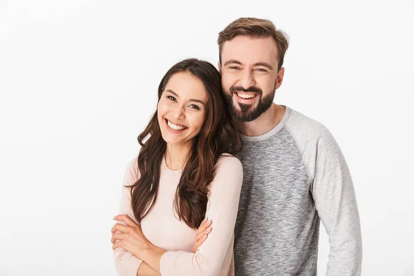 Imagem Feliz Jovem Casal Amoroso Isolado Sobre Fundo Parede Branca — Fotografia de Stock