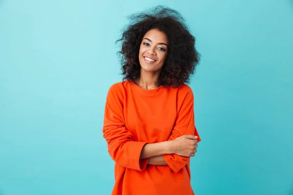 Färgstarka Porträtt Fantastisk Kvinna Röd Tröja Med Afro Frisyr Ser — Stockfoto