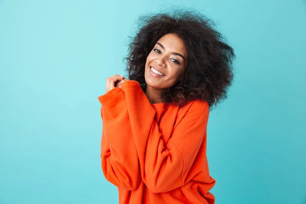 Retrato Colorido Mulher Americana Africana Camisa Vermelha Com Penteado Afro — Fotografia de Stock