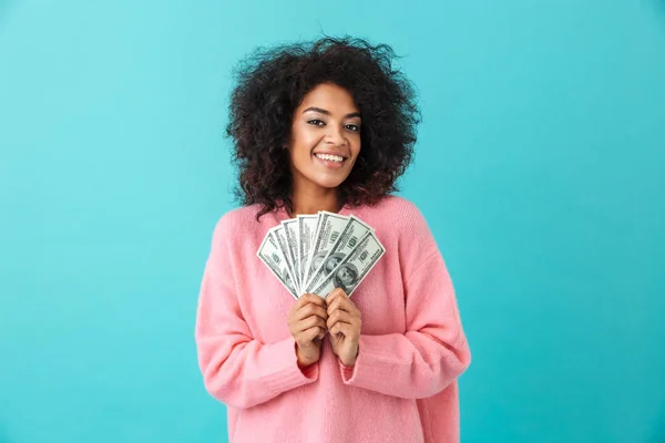 Retrato Mujer Rica Rizado 20S Con Afro Peinado Celebración Montón —  Fotos de Stock