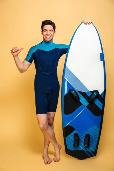 Ritratto Giovane Felice Vestito Costume Bagno Con Tavola Surf Isolata — Foto Stock