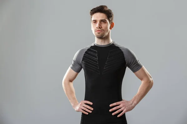 Retrato Jovem Desportista Confiante Olhando Para Longe Isolado Sobre Fundo — Fotografia de Stock