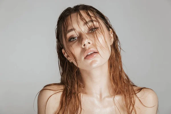 Retrato Moda Uma Mulher Sensual Topless Com Maquiagem Cabelo Molhado — Fotografia de Stock