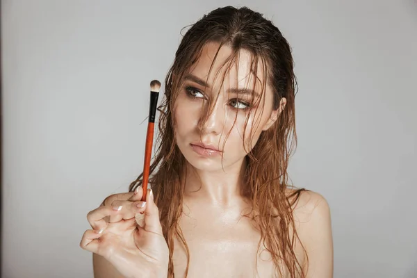 Retrato Moda Una Mujer Atractiva Topless Con Maquillaje Cabello Húmedo — Foto de Stock