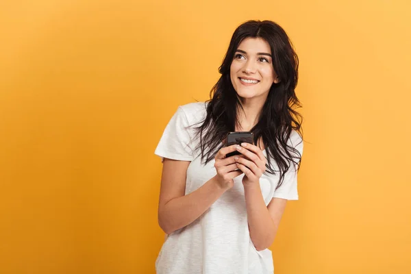 Imagem Bonito Jovem Bonita Mulher Isolado Sobre Fundo Amarelo Olhando — Fotografia de Stock