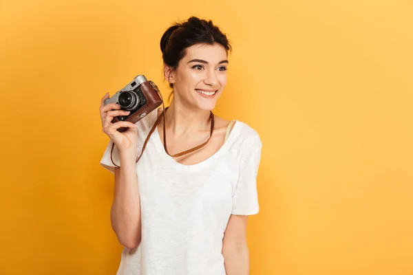 Imagem Emocional Feliz Jovem Mulher Bonita Fotógrafo Isolado Sobre Fundo — Fotografia de Stock