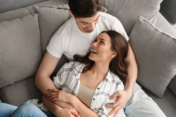 Photo Happy Atractive Man Woman Smiling Hugging While Resting Together — Stock Photo, Image