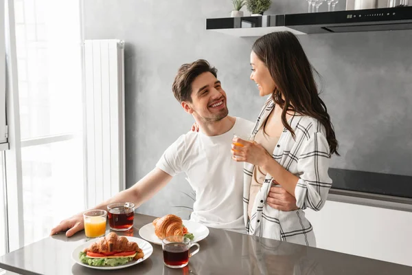 Portait Happy Couple Smiling Enjoying Time Together While Having Dinner — Stock Photo, Image