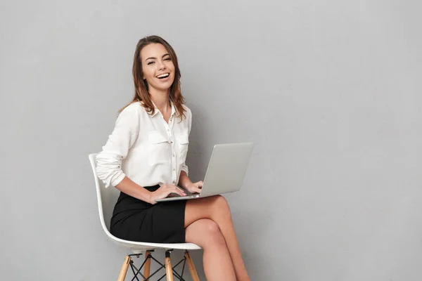 Image Happy Young Business Woman Sitting Isolated Grey Wall Background — Stock Photo, Image