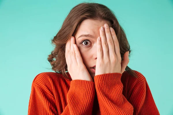 Portret Van Een Angstige Jonge Vrouw Gekleed Trui Kijken Camera — Stockfoto