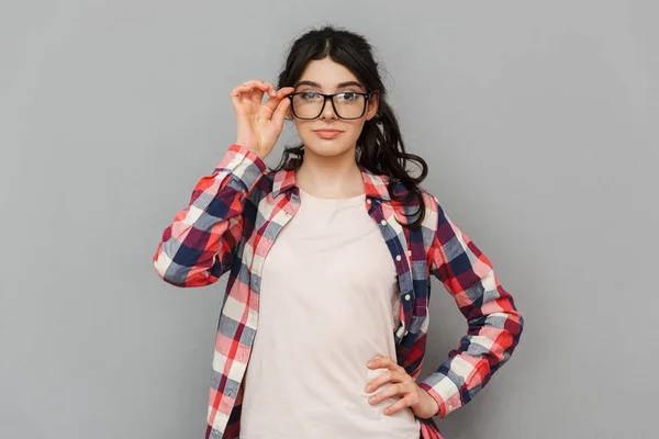 Image Drôle Jeune Femme Mignonne Dans Des Lunettes Debout Isolé — Photo