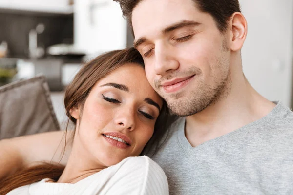 Close Portrait Smiling Young Couple Relaxing Together Couch Home — Stock Photo, Image