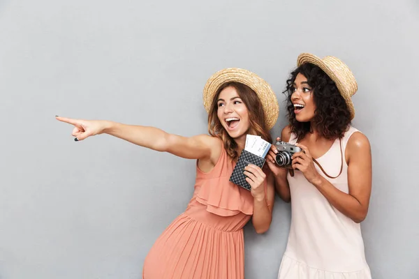 Portrait Two Happy Young Women Dressed Summer Clothes Holding Passport — Stock Photo, Image